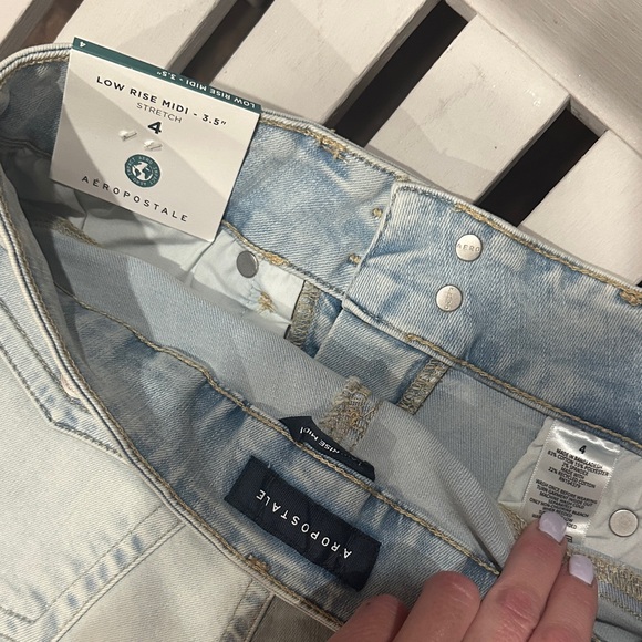 Aeropostale Light Wash Jean Shorts - Picture 7 of 7